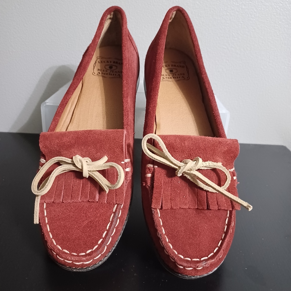 Lucky Brand Womens Suede Moccasin loafer  9.5 (runs small Fits Size 9)